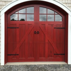 porte de garage en bois avec applique