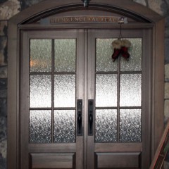 Porte d'entrée en bois de style classique