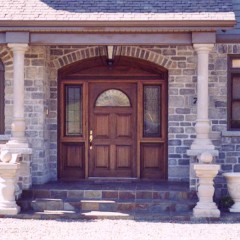 Porte d'entrée de style classique