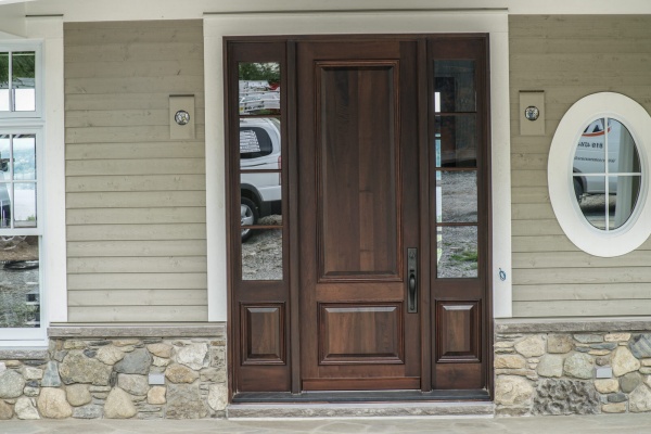 Porte d'entrée en bois